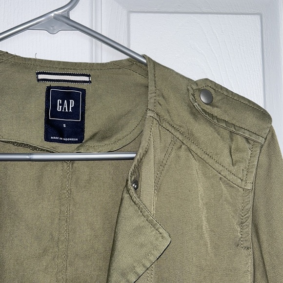 Gap army green jacket! - Picture 2 of 3
